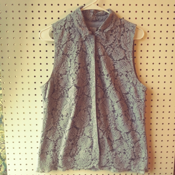 H&M Tops - Women's Modern Classic Lace Top
